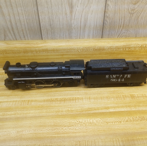 Lionel Train Santa Fe 8644 Engine and Tender Car O-Gauge - Picture 1 of 10